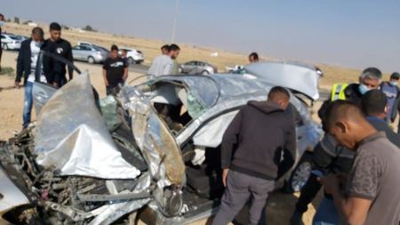 تخليص عالق اثر حادث طرق على شارع 25 في النقب 